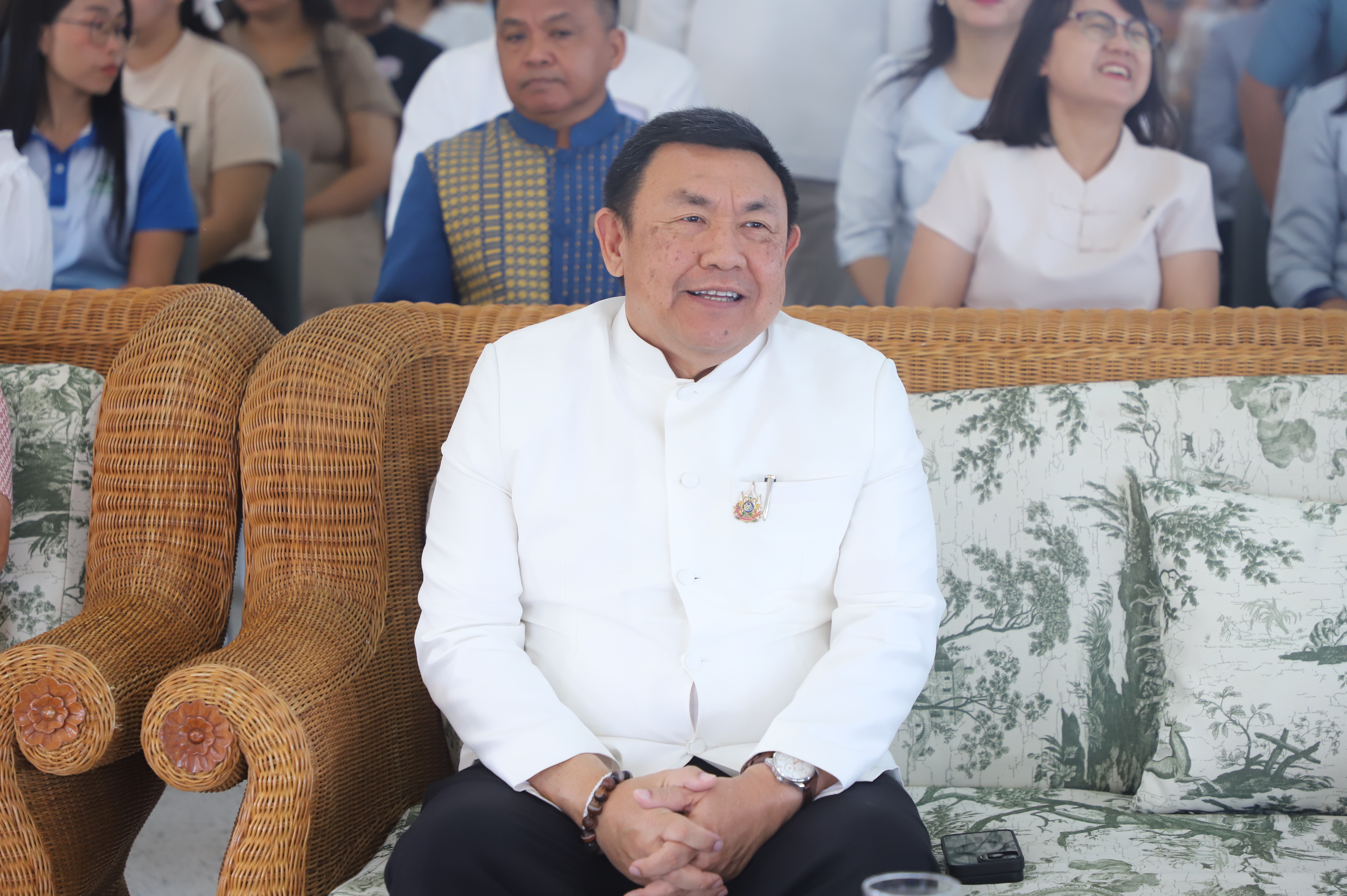 title - มากกว่าความรักระหว่างคู่ครอง คือความรักต่อปวงชน ส.ป.ก. จัดงาน “รักแห่งศิลป์ รักแห่งแผ่นดิน” พลังแห่งศิลปะที่เชื่อมโยงสถาบันและประชาชน